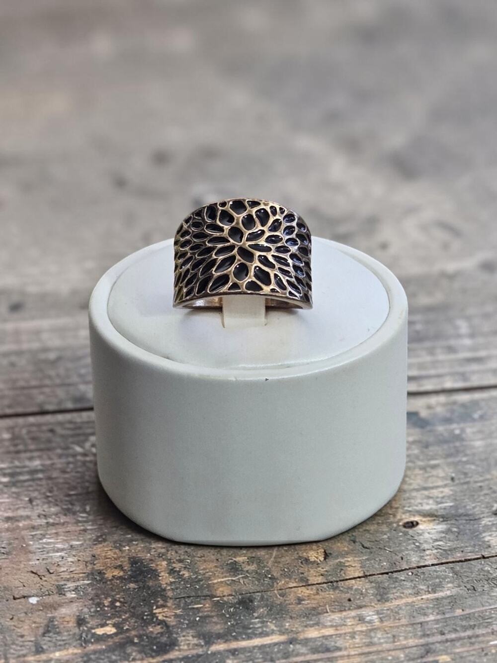 Gold Metal Black Filagree Boho Etched Ring 8